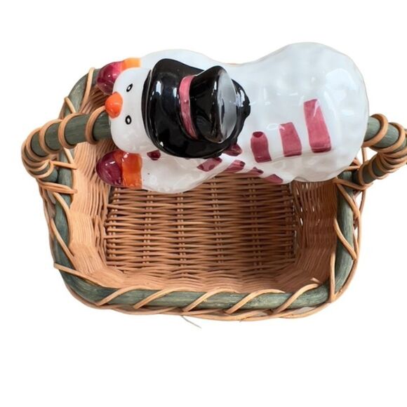 Gift Basket with Ceremic Santa Claus Handle - 8" x 7" x 4" - Picture 3 of 6